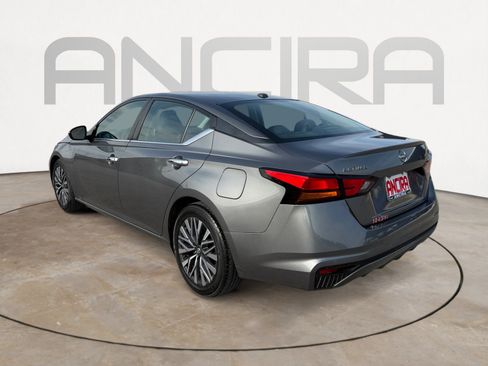 Used 2023 Nissan Altima 2.5 SV FWD image 8