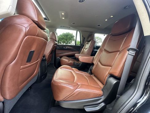 Used 2019 Cadillac Escalade Luxury AWD/4WD image 39