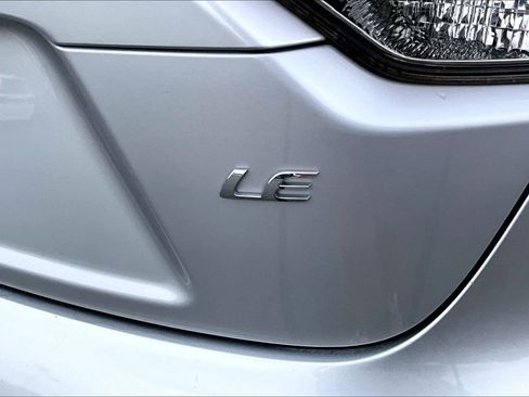 Used 2020 Toyota Corolla LE FWD image 22