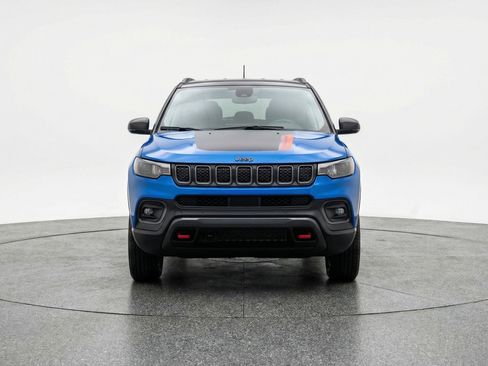 Used 2025 Jeep Compass Trailhawk image 2