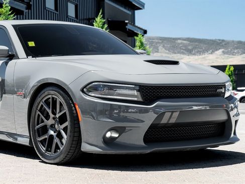 Used 2018 Dodge Charger R/T Scat Pack RWD image 10
