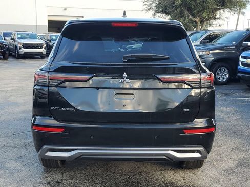 New 2026 Mitsubishi Outlander SE FWD image 6