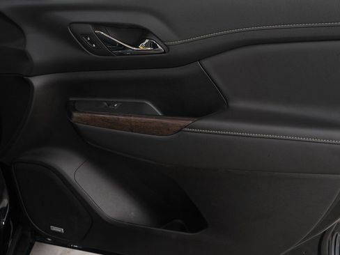 Used 2023 GMC Acadia Denali image 9