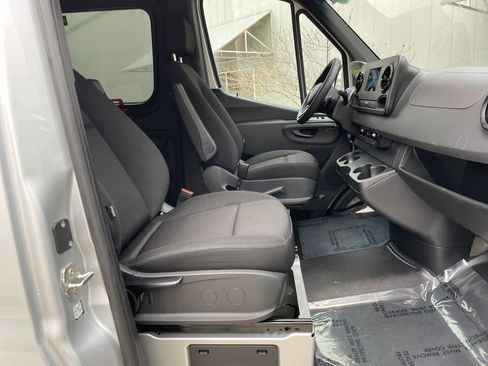 Used 2024 Mercedes-Benz Sprinter 2500 image 45