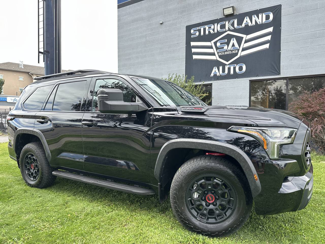 Used 2025 Toyota Sequoia TRD Pro AWD/4WD image 1
