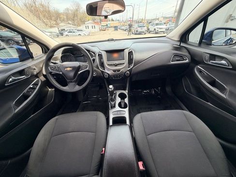 Used 2017 Chevrolet Cruze LT w/ Convenience Package FWD image 18