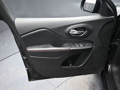 Used 2021 Jeep Cherokee Trailhawk w/ Premium Leather Package image 20