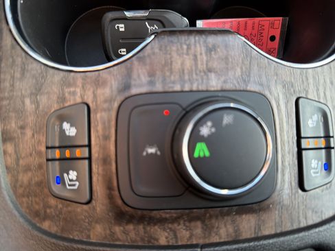 Used 2023 GMC Acadia Denali w/ Denali Technology Package FWD image 43
