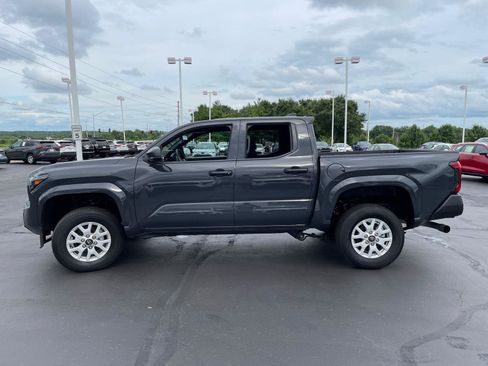 Used 2024 Toyota Tacoma SR image 4