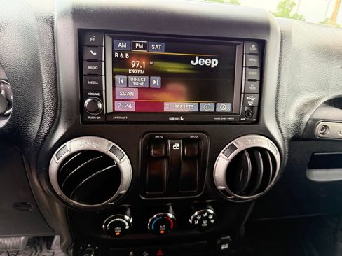 Used 2016 Jeep Wrangler Sport AWD/4WD image 36