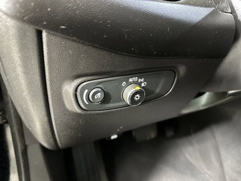 Used 2020 Chevrolet Equinox LT image 17