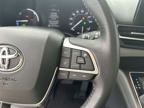 Used 2024 Toyota Sienna XLE image 23