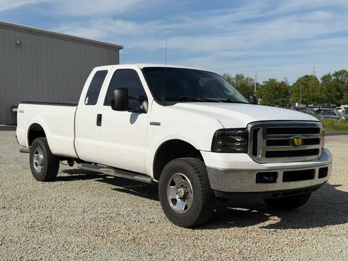 Used 2005 Ford F250 XLT AWD/4WD image 3
