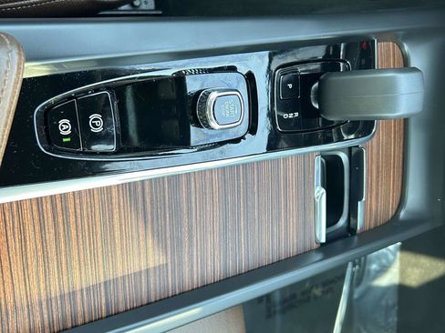 Certified 2024 Volvo XC60 B5 Plus w/ Protection Package Premier AWD/4WD image 23