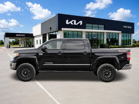 Used 2015 Toyota Tundra SR5 w/ SR5 Upgrade Package AWD/4WD image 8