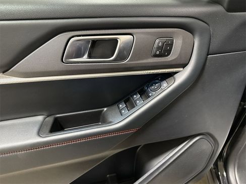 Used 2025 Ford Explorer ST image 21
