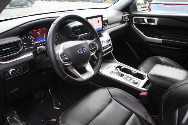 Used 2021 Ford Explorer XLT w/ Equipment Group 202A AWD/4WD image 3
