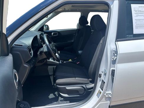Used 2025 Hyundai Venue SEL FWD image 8