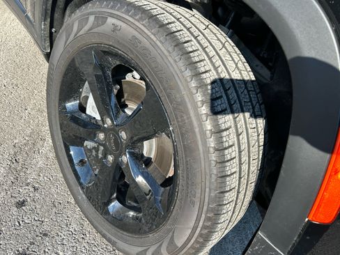 Used 2025 Jeep Grand Cherokee L Limited w/ Black Appearance Package image 24