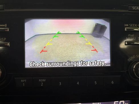 Used 2017 Nissan Rogue SV FWD image 13
