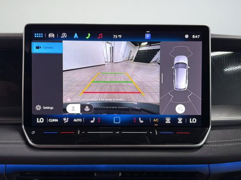Certified 2025 Volkswagen Tiguan SE FWD image 25