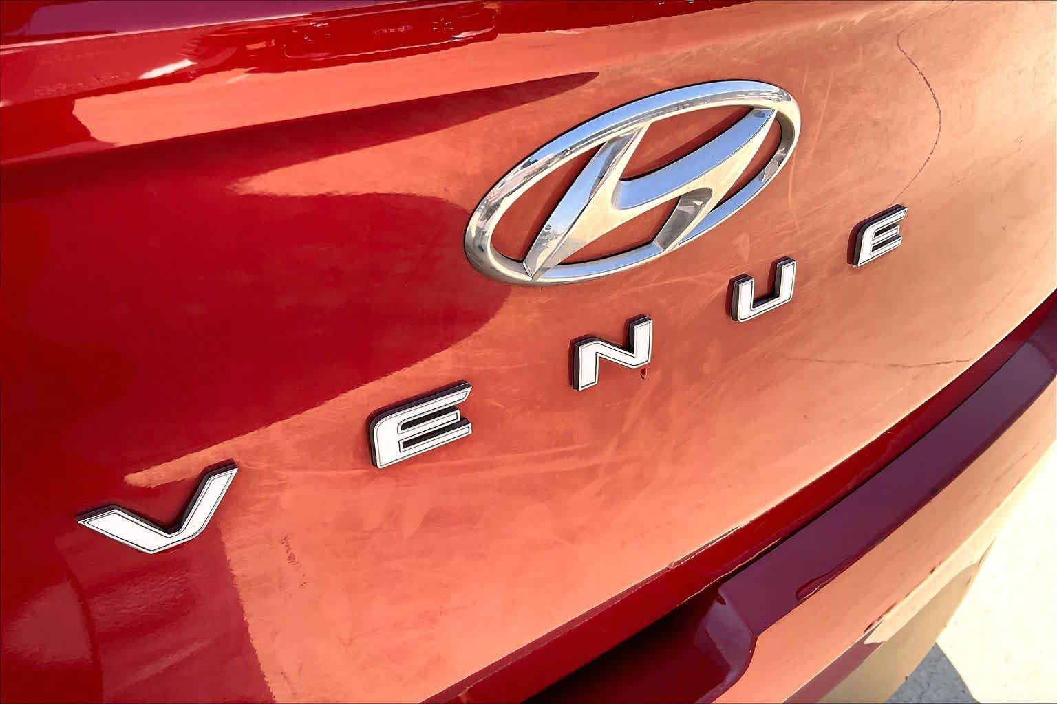 Used 2023 Hyundai Venue SEL w/ Cargo Package FWD image 29