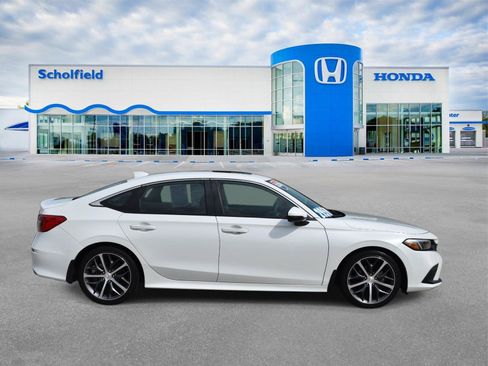 Used 2024 Honda Civic Touring image 2
