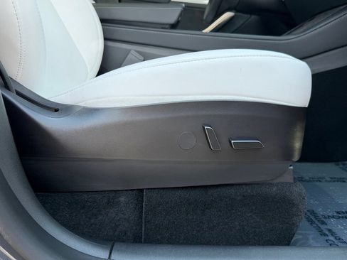 Used 2023 Tesla Model Y Long Range AWD/4WD image 35
