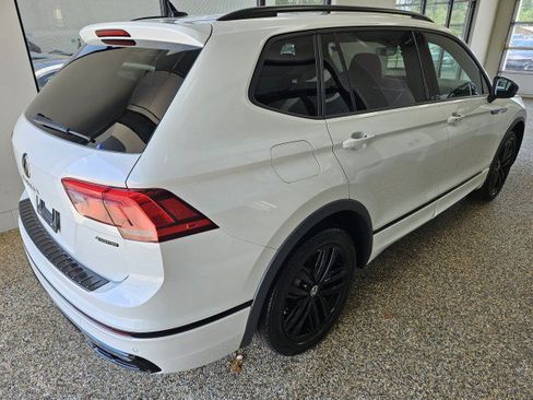Used 2022 Volkswagen Tiguan SE R-Line AWD/4WD image 2