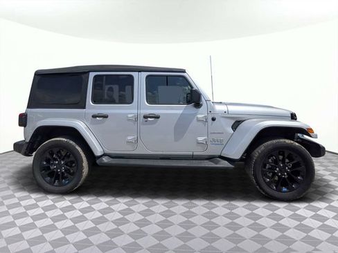Used 2022 Jeep Wrangler Unlimited Sahara AWD/4WD image 3