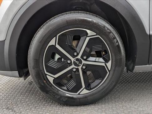 Used 2025 Kia Niro LX FWD image 28