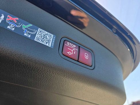 Used 2026 Mercedes-Benz GLC 300 4MATIC image 24