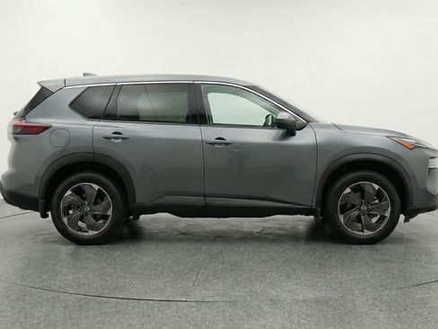 Used 2025 Nissan Rogue SV AWD/4WD image 11