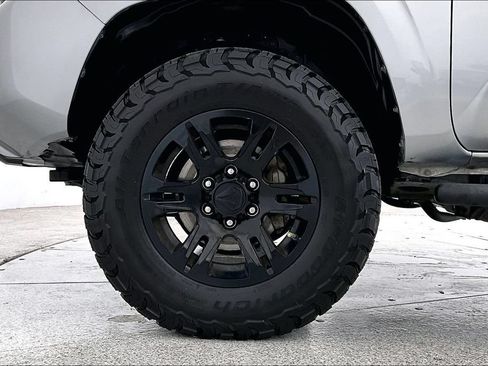 Used 2021 Toyota Tacoma SR AWD/4WD image 9