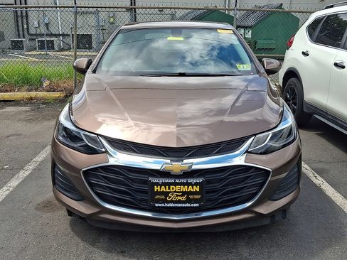 Used 2019 Chevrolet Cruze LT w/ Convenience Package FWD image 2