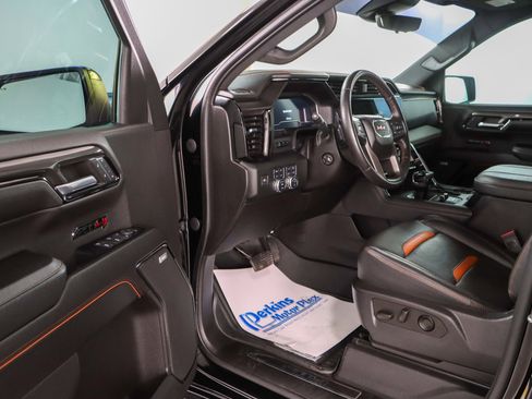 Used 2023 GMC Sierra 1500 AT4 w/ Technology Package AWD/4WD image 3