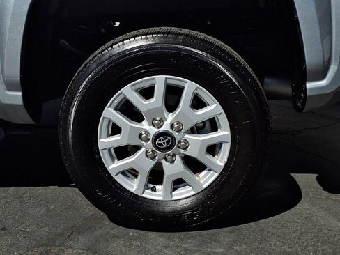 Certified 2024 Toyota Tacoma SR5 AWD/4WD image 4