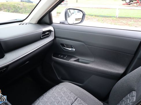 Used 2025 Nissan Kicks SV FWD image 24