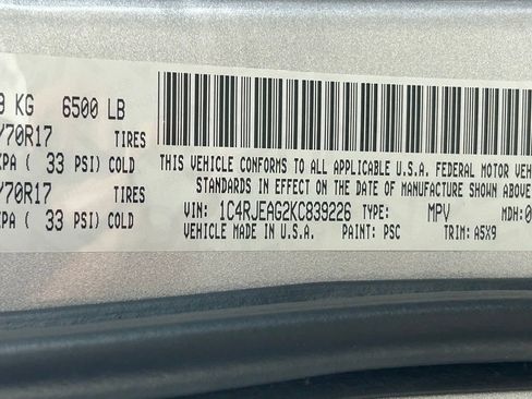 Used 2019 Jeep Grand Cherokee Laredo image 48