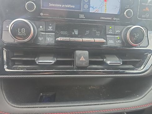 Used 2022 Toyota Highlander XSE AWD/4WD image 15
