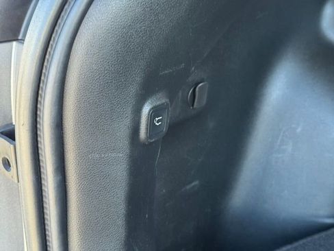 Used 2019 Jeep Cherokee Limited image 36