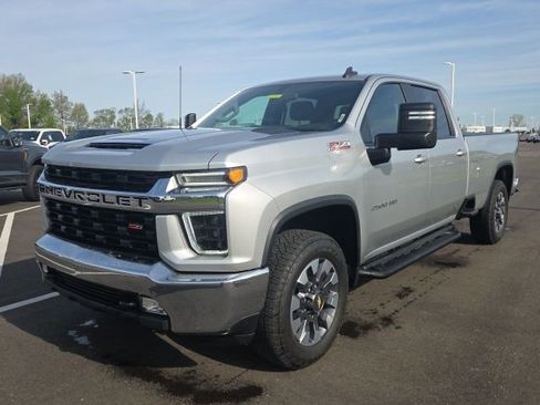 Used 2021 Chevrolet Silverado 2500 LT w/ Convenience Package AWD/4WD image 2