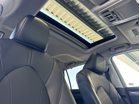Certified 2024 Toyota Highlander Limited FWD image 17