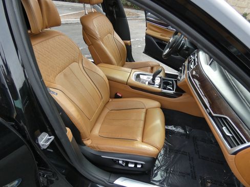 Used 2016 BMW 750i xDrive image 31