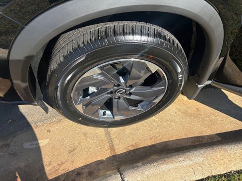 Used 2026 Nissan Rogue SV w/ SV Premium Package image 27