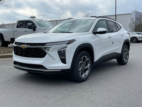 New 2026 Chevrolet Trax LT w/ Driver Confidence Package image 3