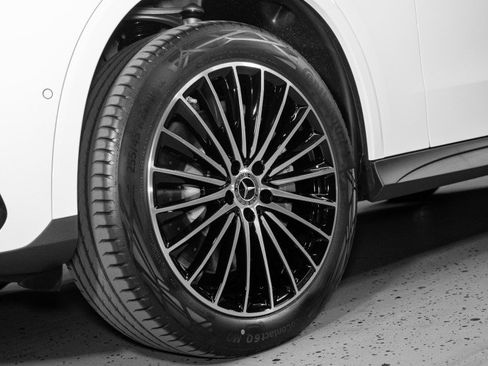 Certified 2026 Mercedes-Benz GLC 300 image 9