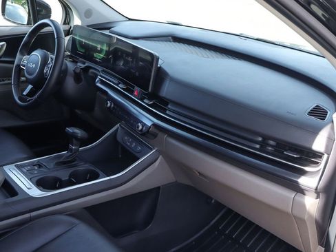 Used 2025 Kia Carnival FWD image 47