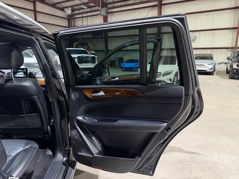 Used 2018 Mercedes-Benz GLS 450 4MATIC w/ Premium Package image 19