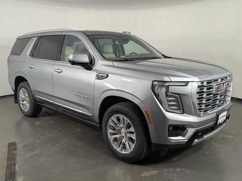 Used 2025 GMC Yukon Denali w/ Sun & Power Step Package image 2